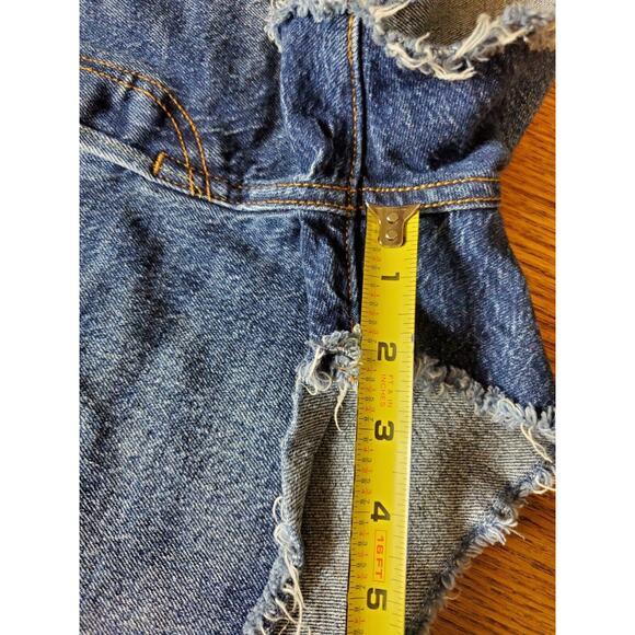 Levi's 501 Women 32 Denim Shorts Distressed Cut-offs 4 Medium Wash Frayed Jean - Picture 9 of 11